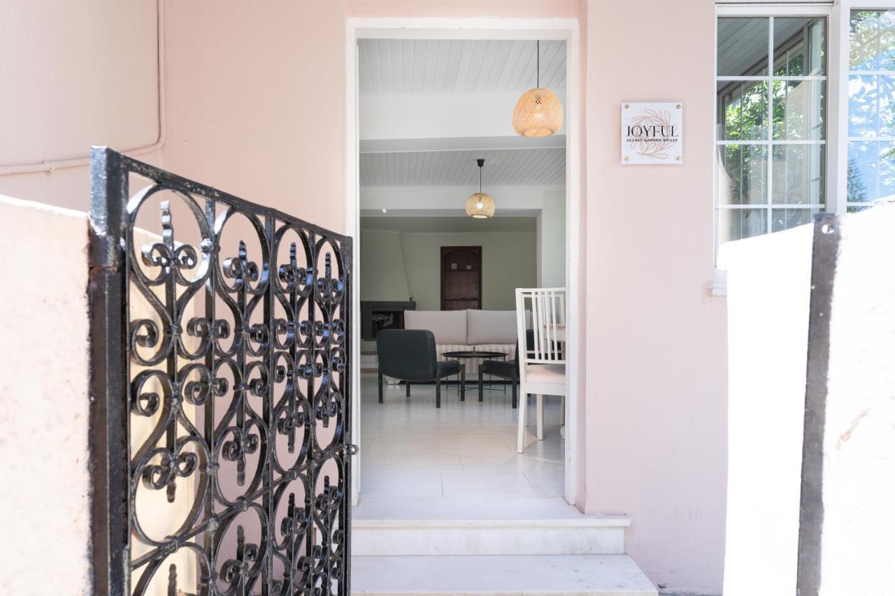 Case de vacanță Joyful Secret Garden House