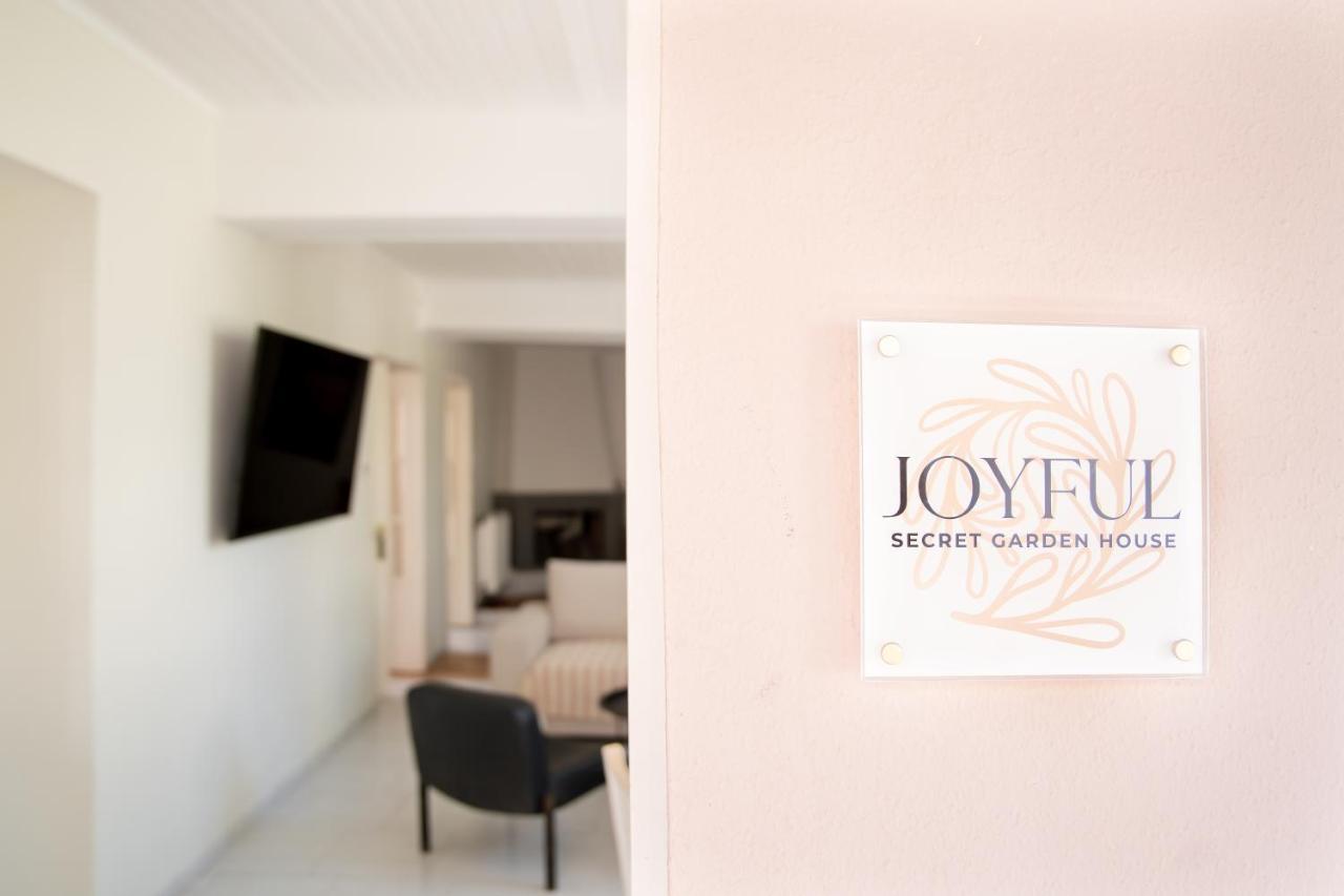 Joyful Secret Garden House Hébergement de vacances *